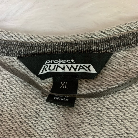 👻3/$15 Last Chance Sale Project Runway Grey Metallic Stars Cropped Sweatshirt XL - Picture 8 of 8